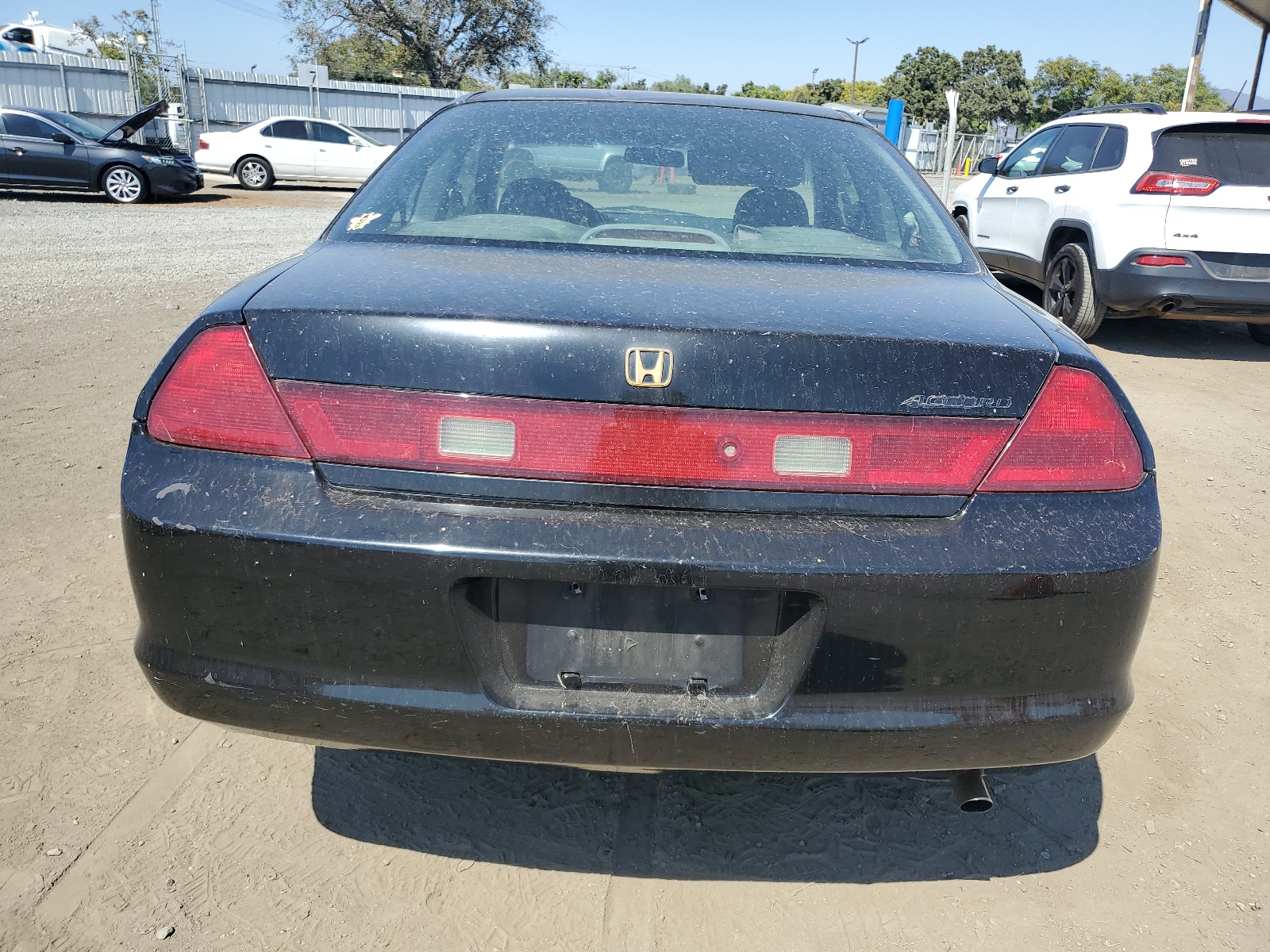 1HGCG3257XA019475 1999 Honda Accord Ex