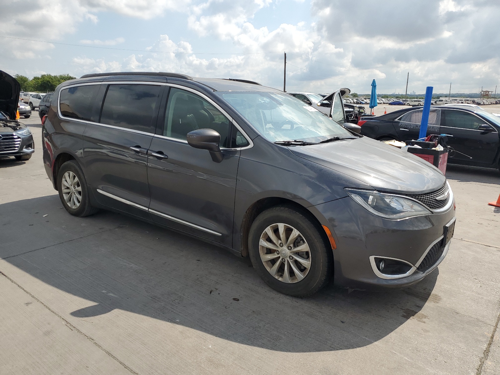 2017 Chrysler Pacifica Touring L vin: 2C4RC1BG6HR516637