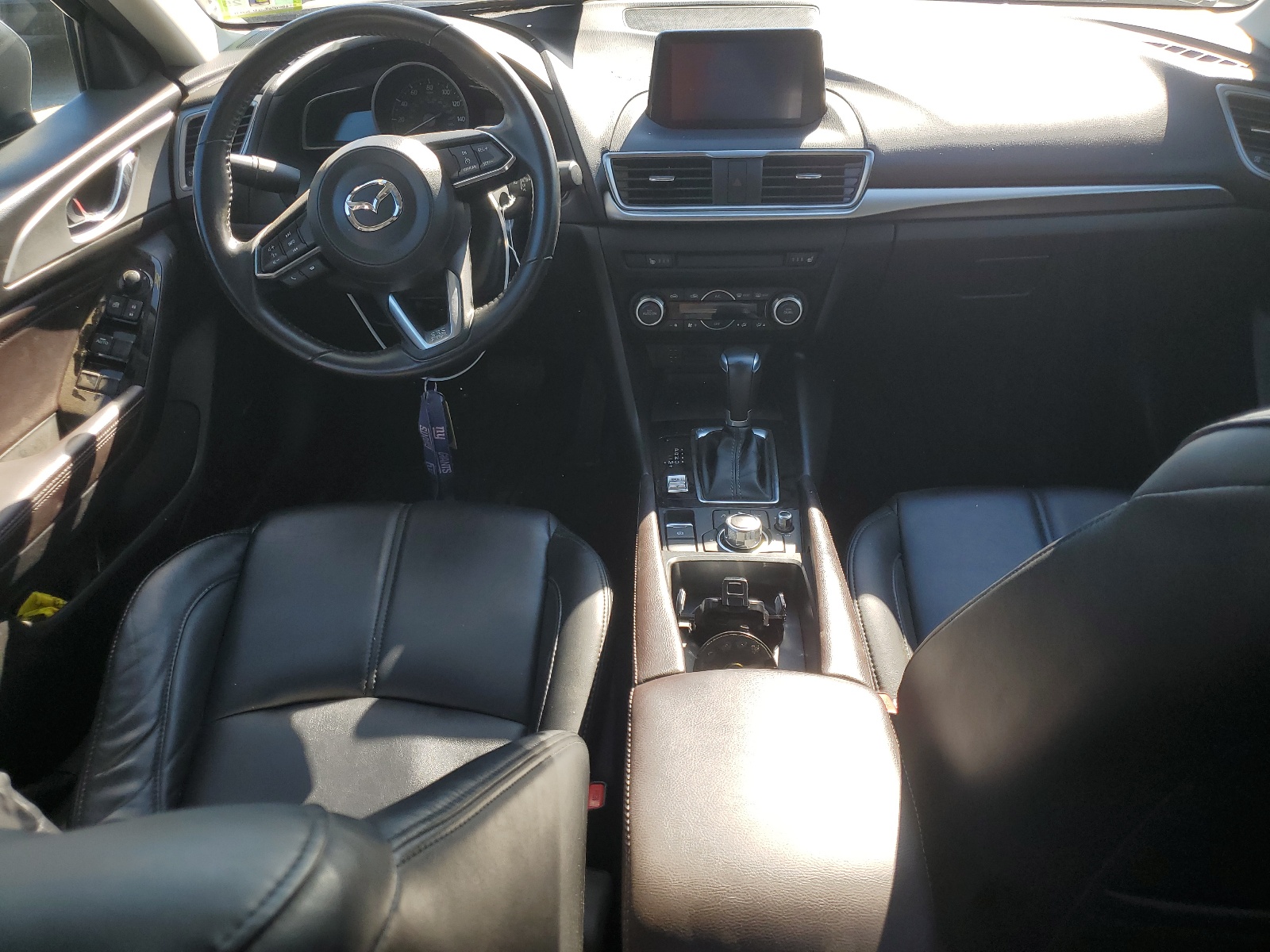 3MZBN1L37JM198142 2018 Mazda 3 Touring