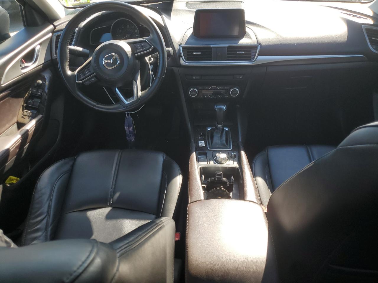 2018 Mazda 3 Touring VIN: 3MZBN1L37JM198142 Lot: 61203684