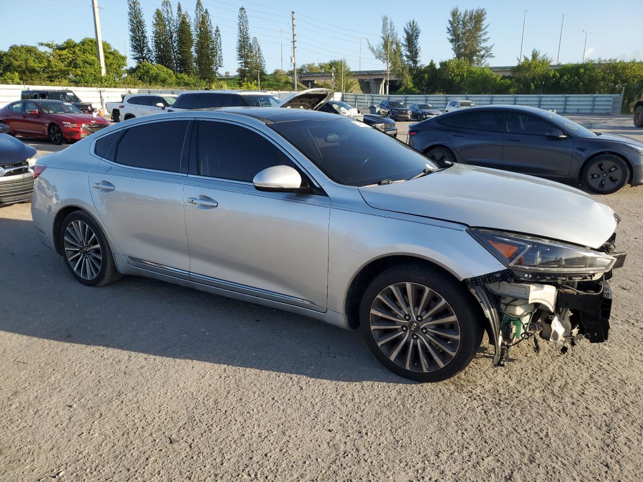 2017 Kia Cadenza Premium VIN: KNALC4J10H5077613 Lot: 61481734