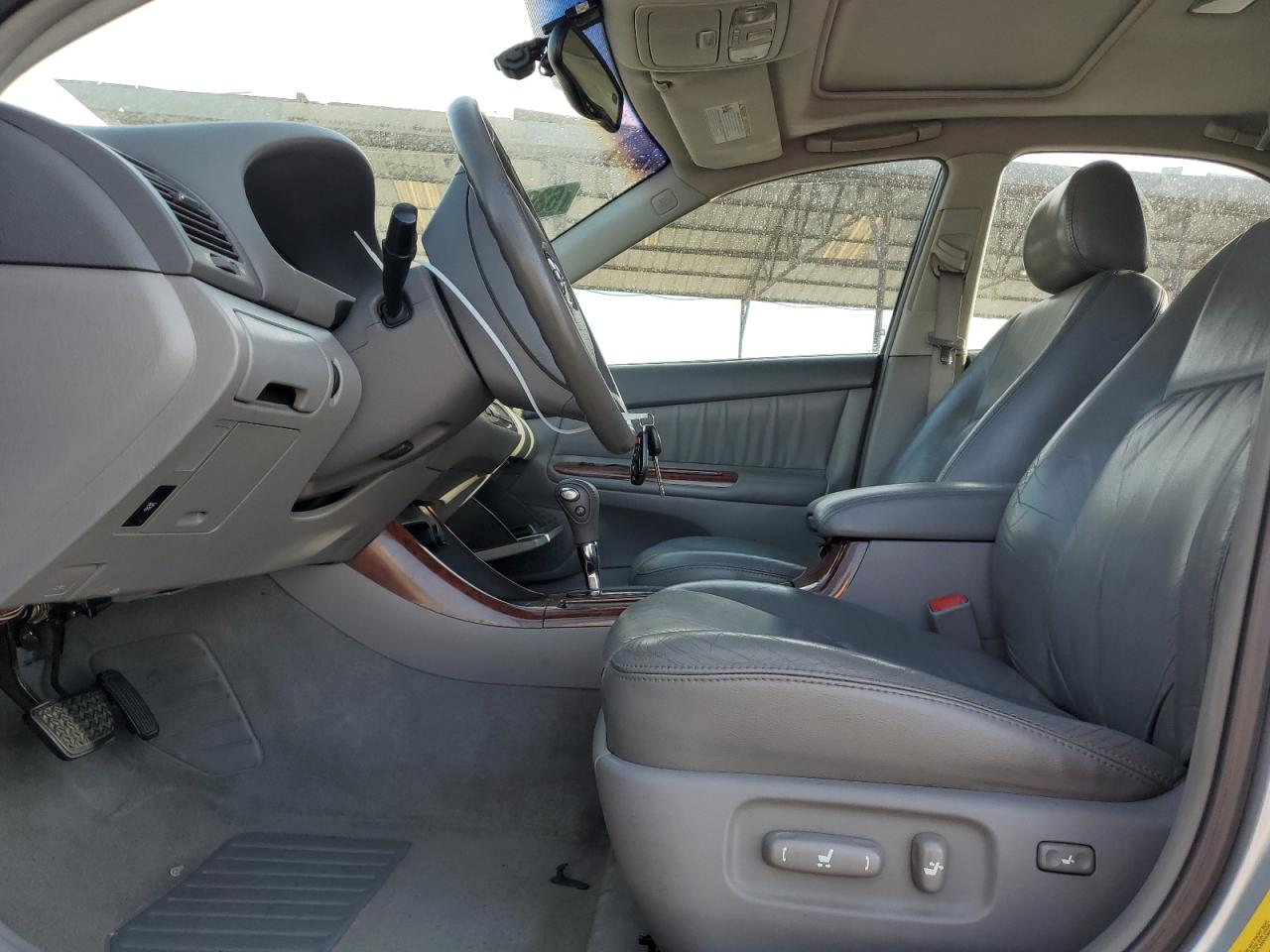 2004 Toyota Camry Le VIN: 4T1BF30K04U576661 Lot: 62947344