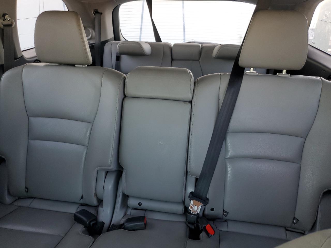 2017 Honda Pilot Touring VIN: 5FNYF5H90HB007996 Lot: 63391184