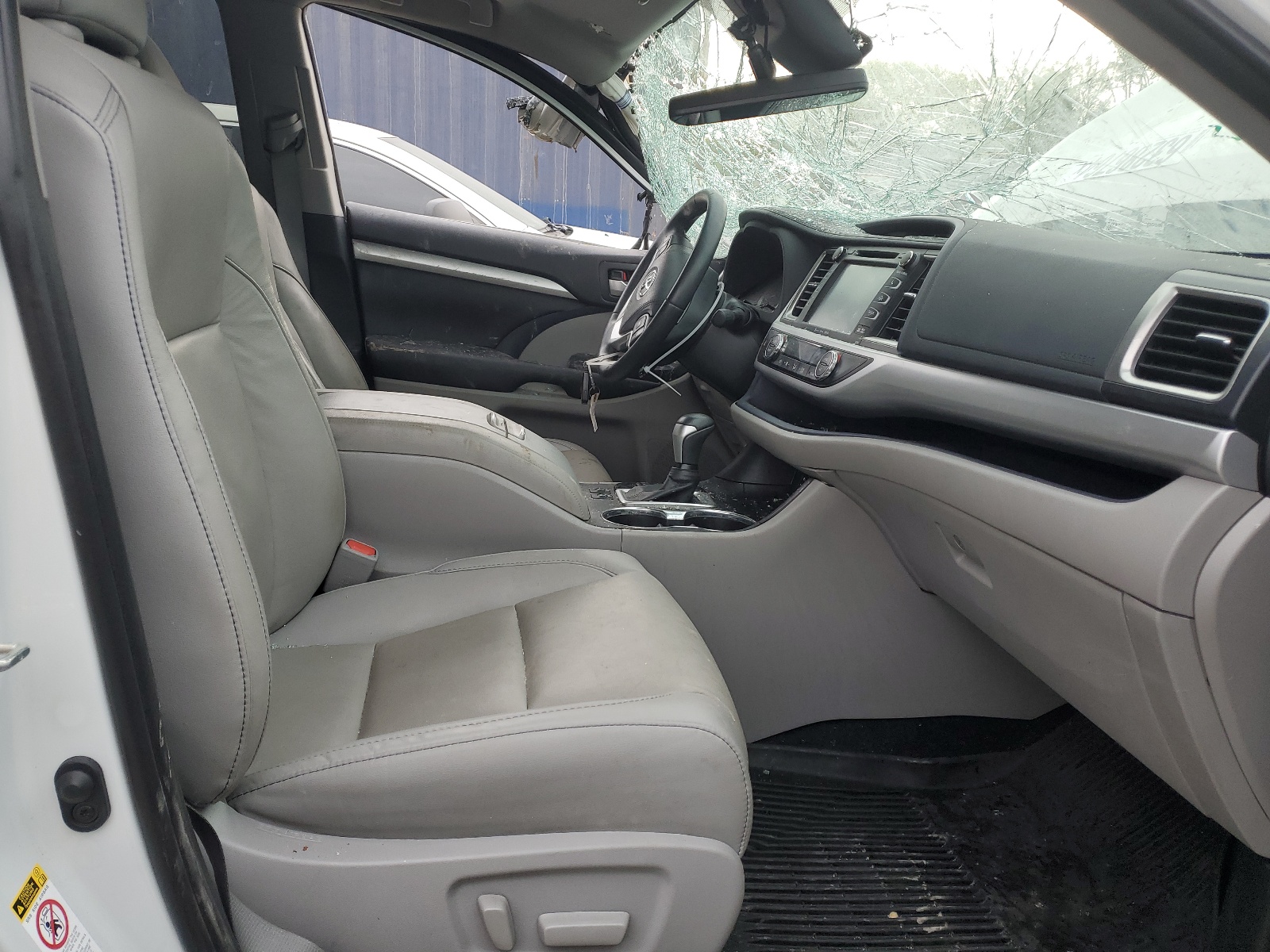 5TDJZRFH3KS589153 2019 Toyota Highlander Se