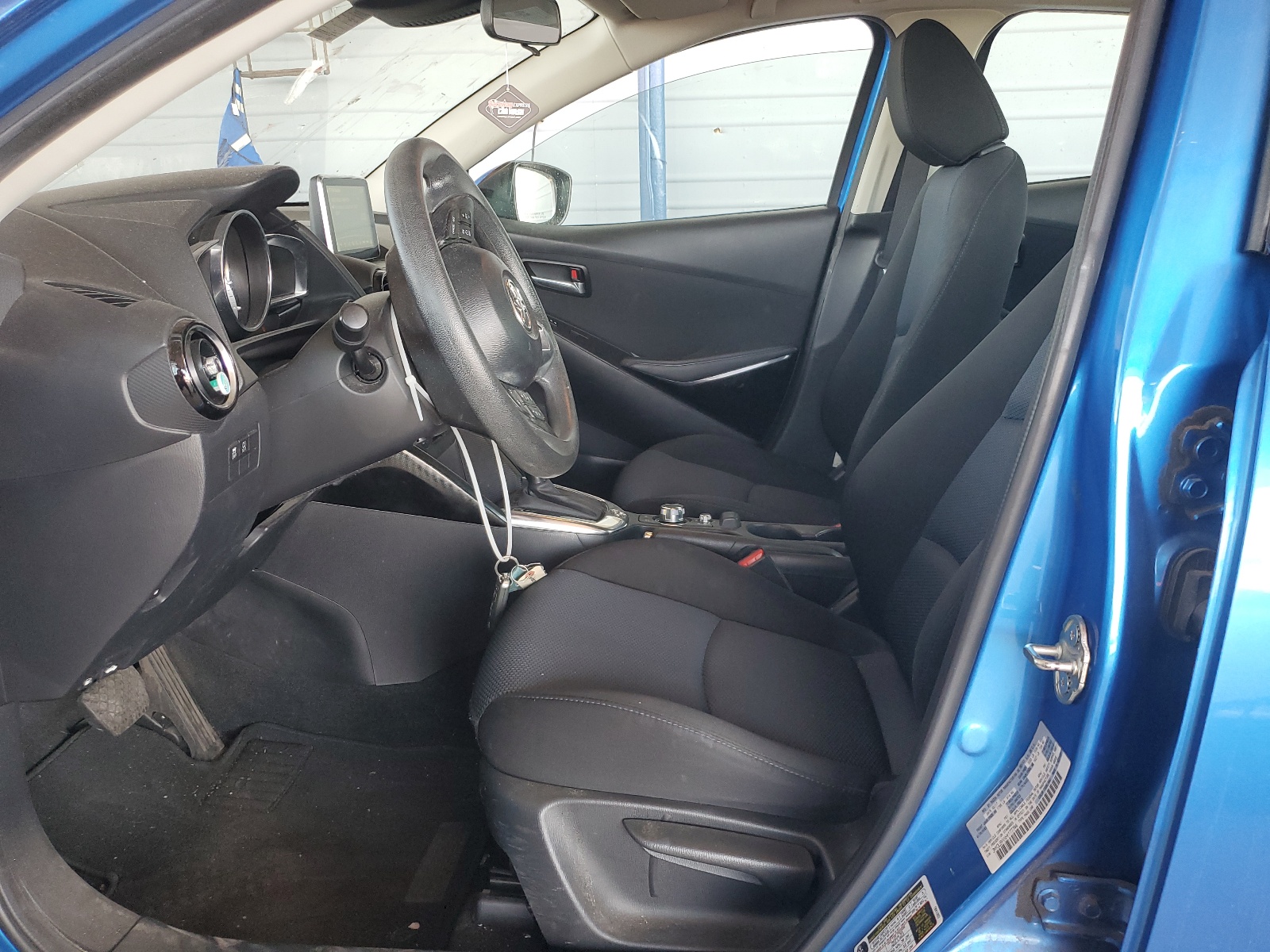 3MYDLBYVXHY177744 2017 Toyota Yaris Ia