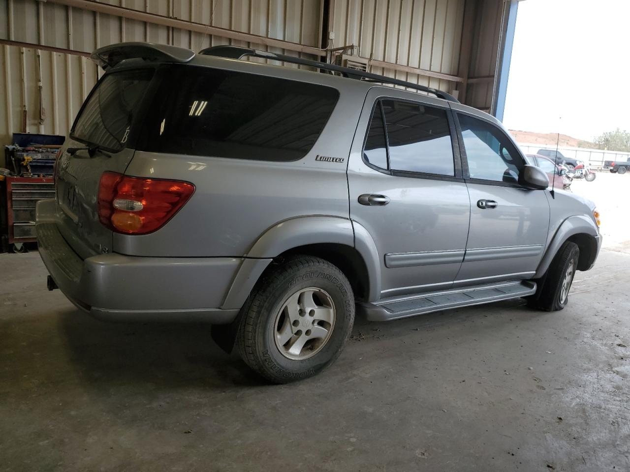 2002 Toyota Sequoia Limited VIN: 5TDZT38A92S132266 Lot: 65293364