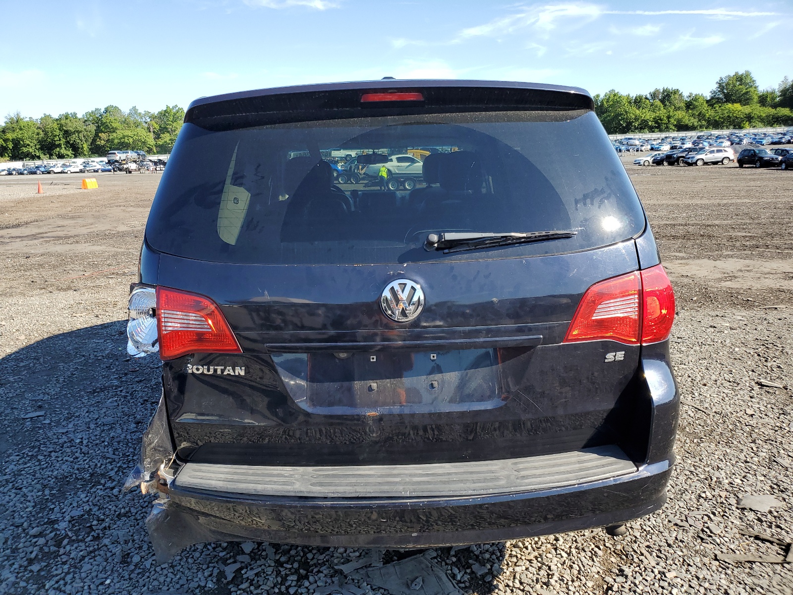 2V4RW3D18AR231123 2010 Volkswagen Routan Se