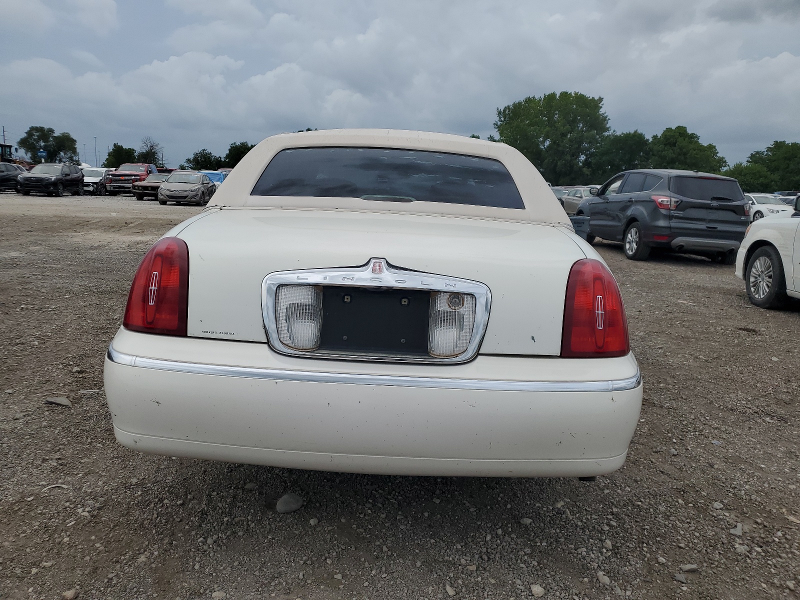 1LNHM82W51Y709948 2001 Lincoln Town Car Signature