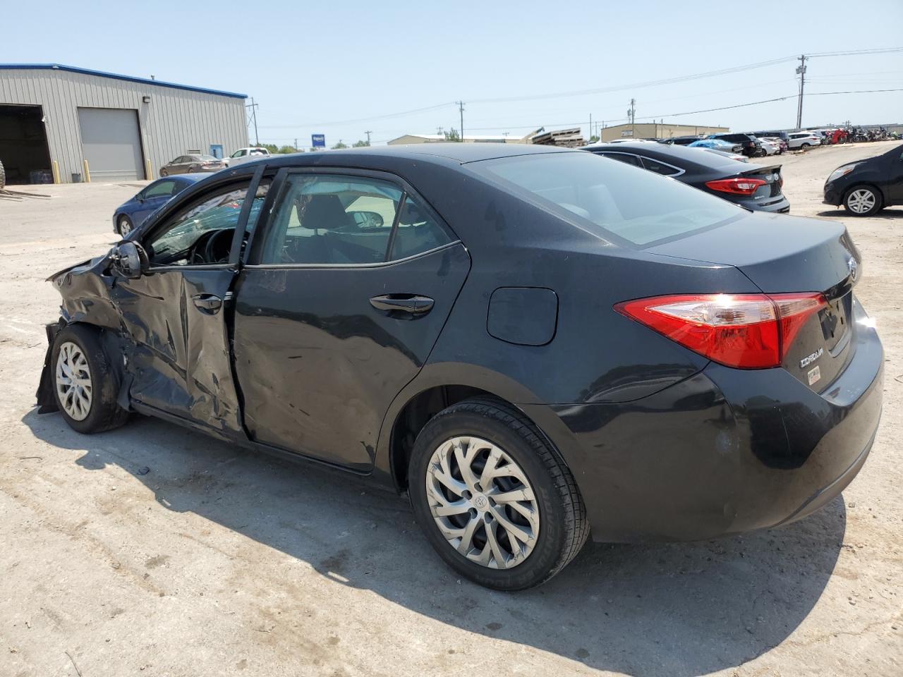 VIN 2T1BURHE3JC068351 2018 TOYOTA COROLLA no.2