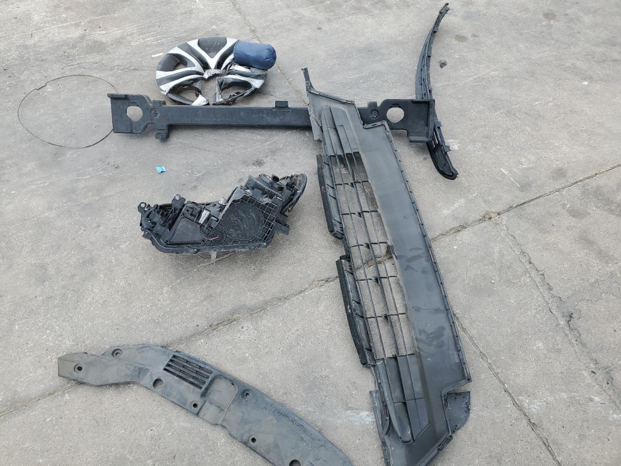 2017 Toyota Rav4 Le VIN: JTMZFREV6HJ111012 Lot: 62066604