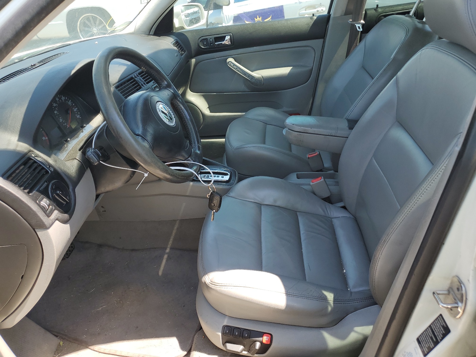 3VWTE29M8YM138035 2000 Volkswagen Jetta Glx