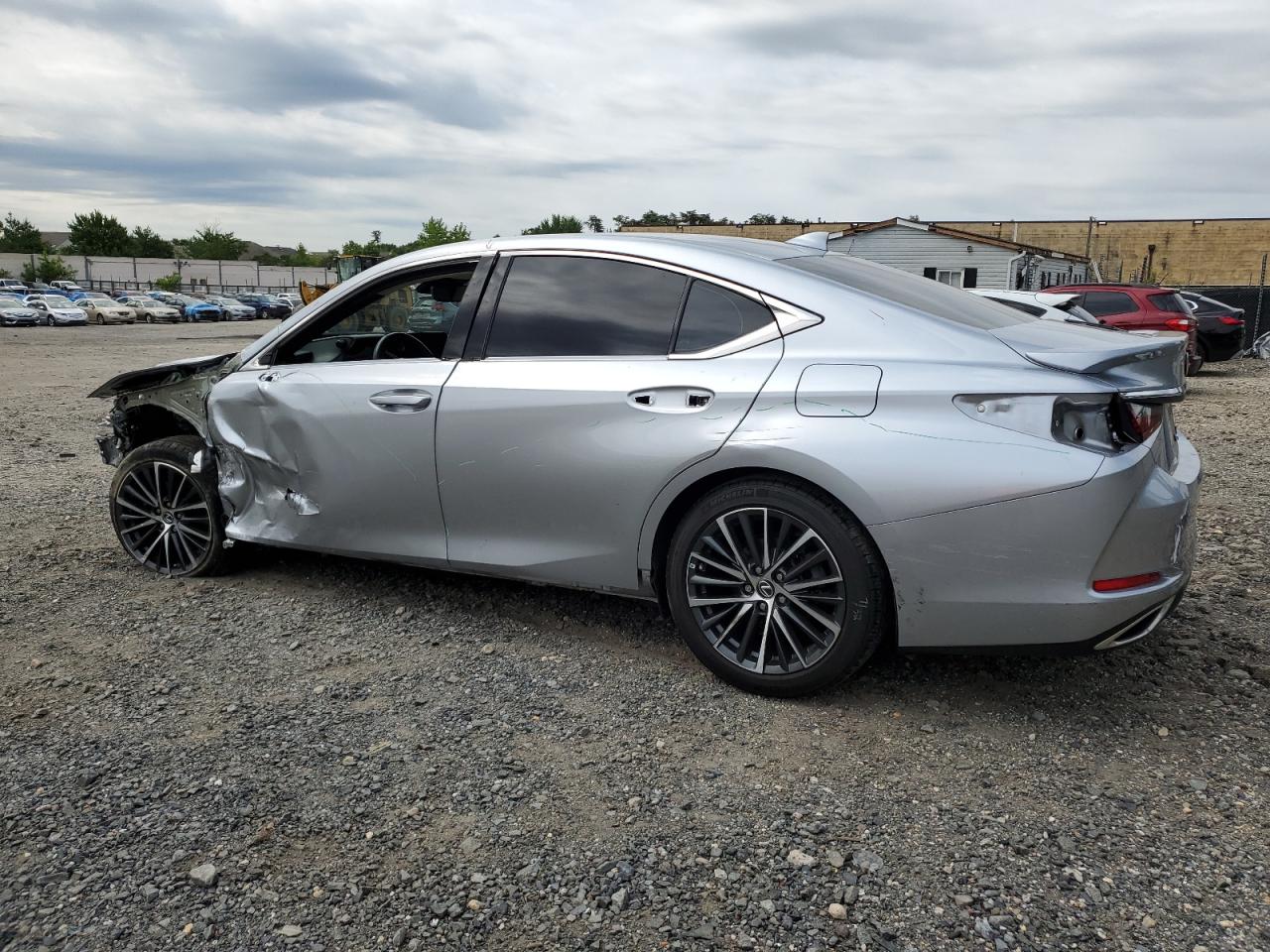 58ADZ1B14NU116437 2022 LEXUS ES - Image 2