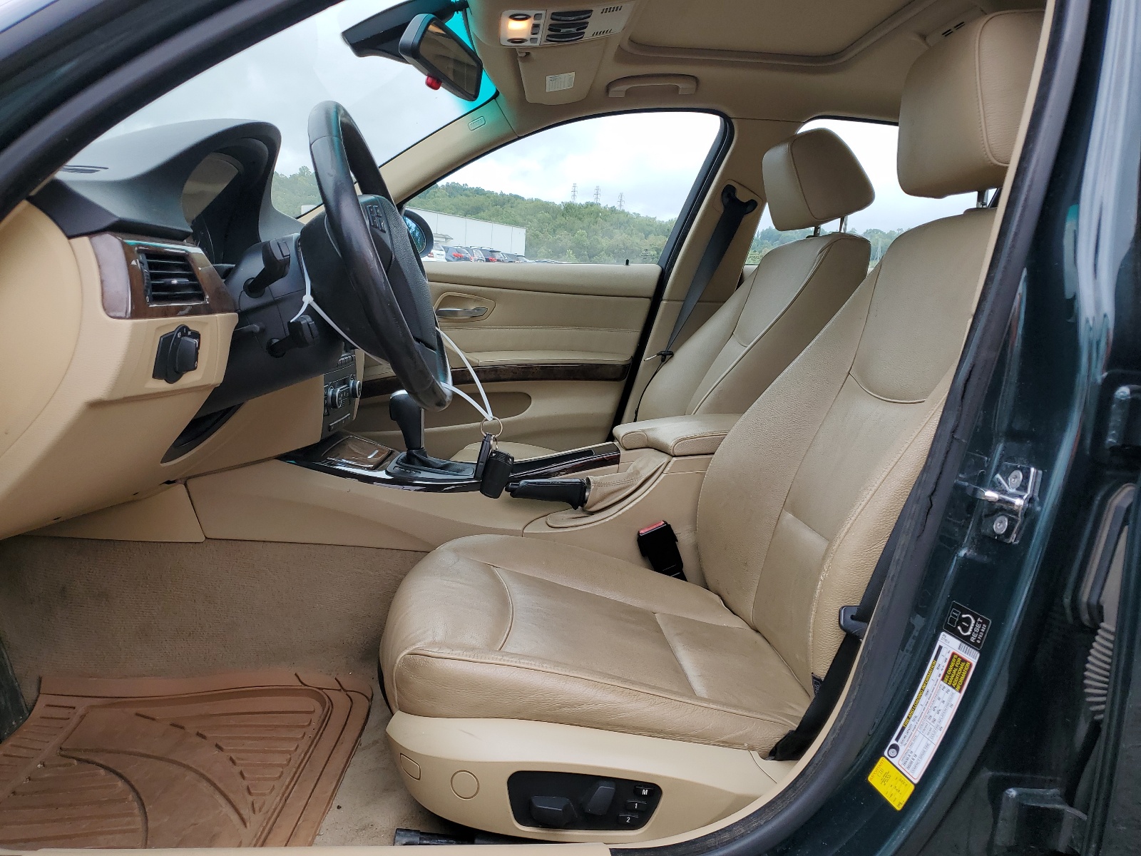 WBAVC93537KX61027 2007 BMW 328 Xi