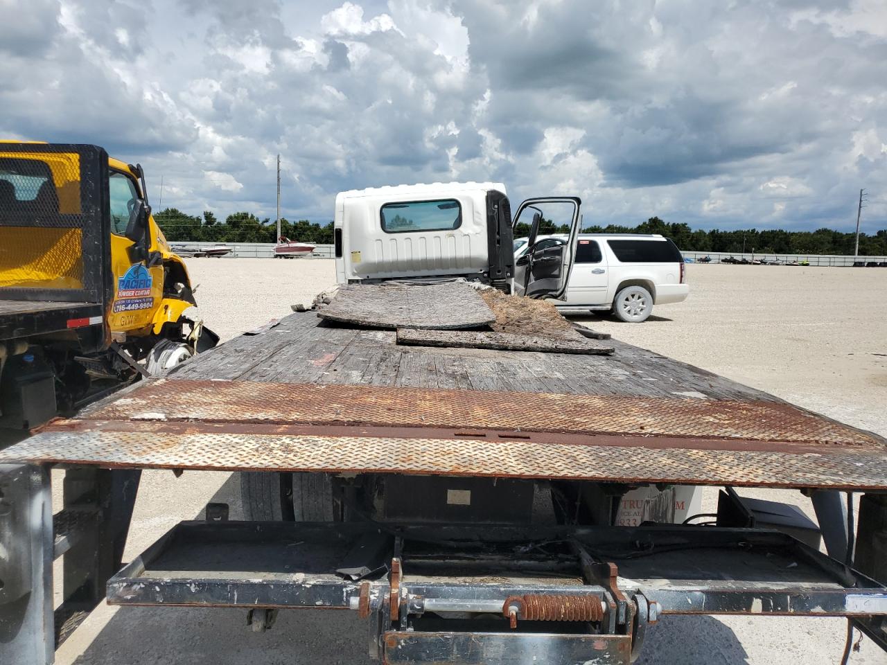 2015 Isuzu Npr Hd VIN: 54DC4W1B4FS803939 Lot: 61242214