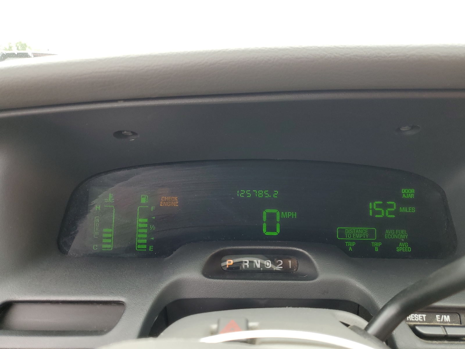 2FAFP74W04X104773 2004 Ford Crown Victoria Lx