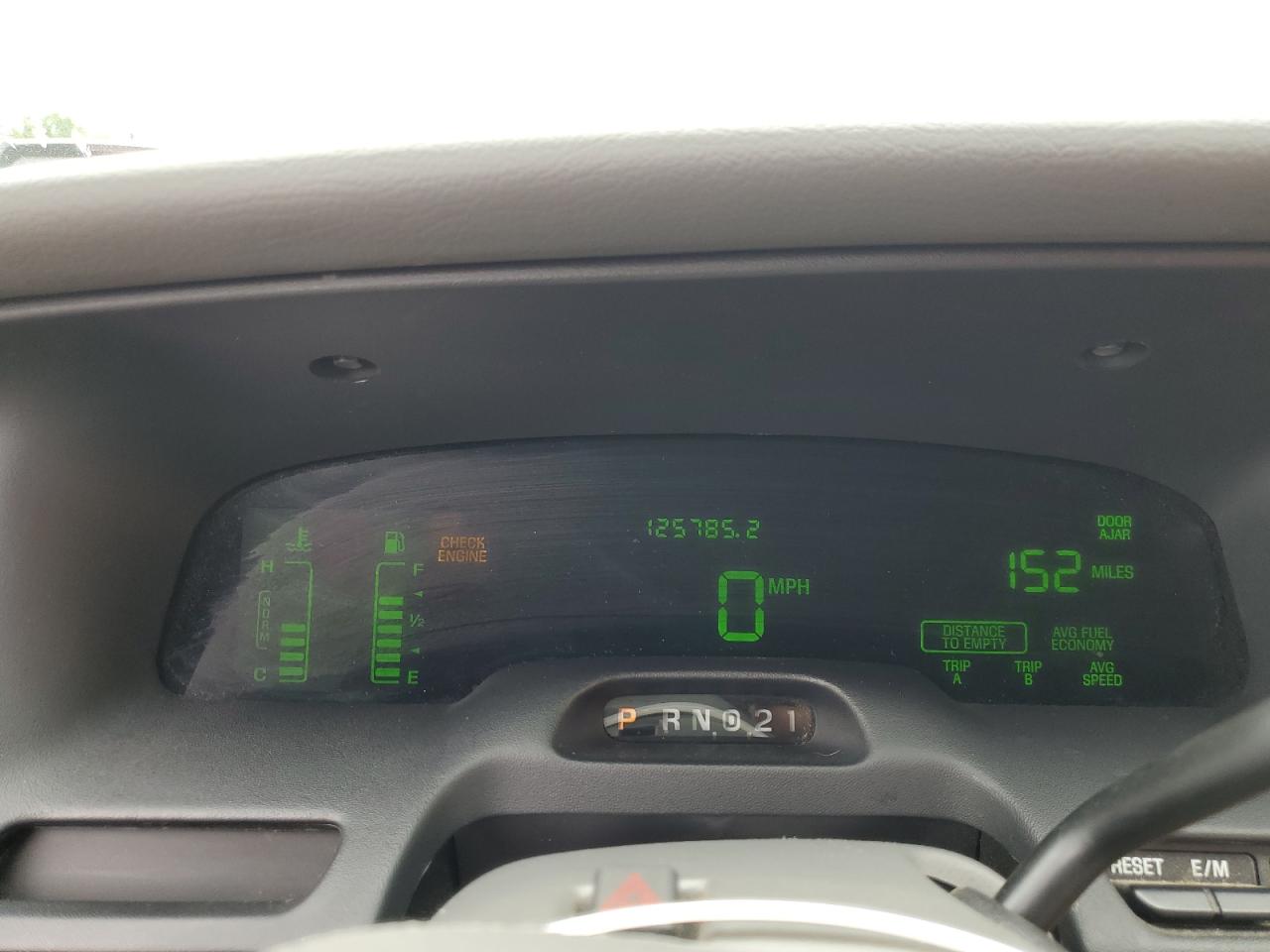 2004 Ford Crown Victoria Lx VIN: 2FAFP74W04X104773 Lot: 63857724