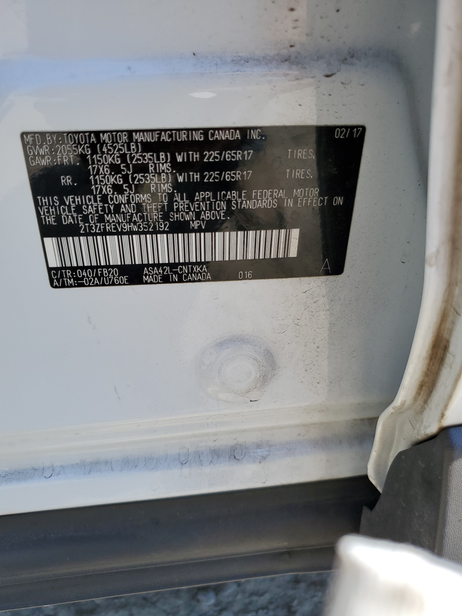 2T3ZFREV9HW352192 2017 Toyota Rav4 Le