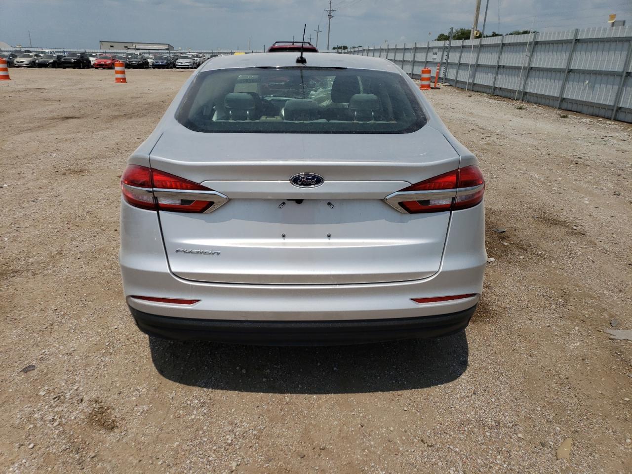 2019 Ford Fusion S VIN: 3FA6P0G73KR135281 Lot: 62078754