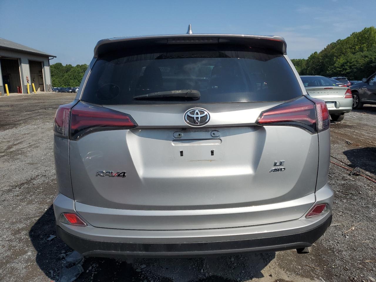 2018 Toyota Rav4 Le VIN: 2T3BFREV3JW740445 Lot: 65115364