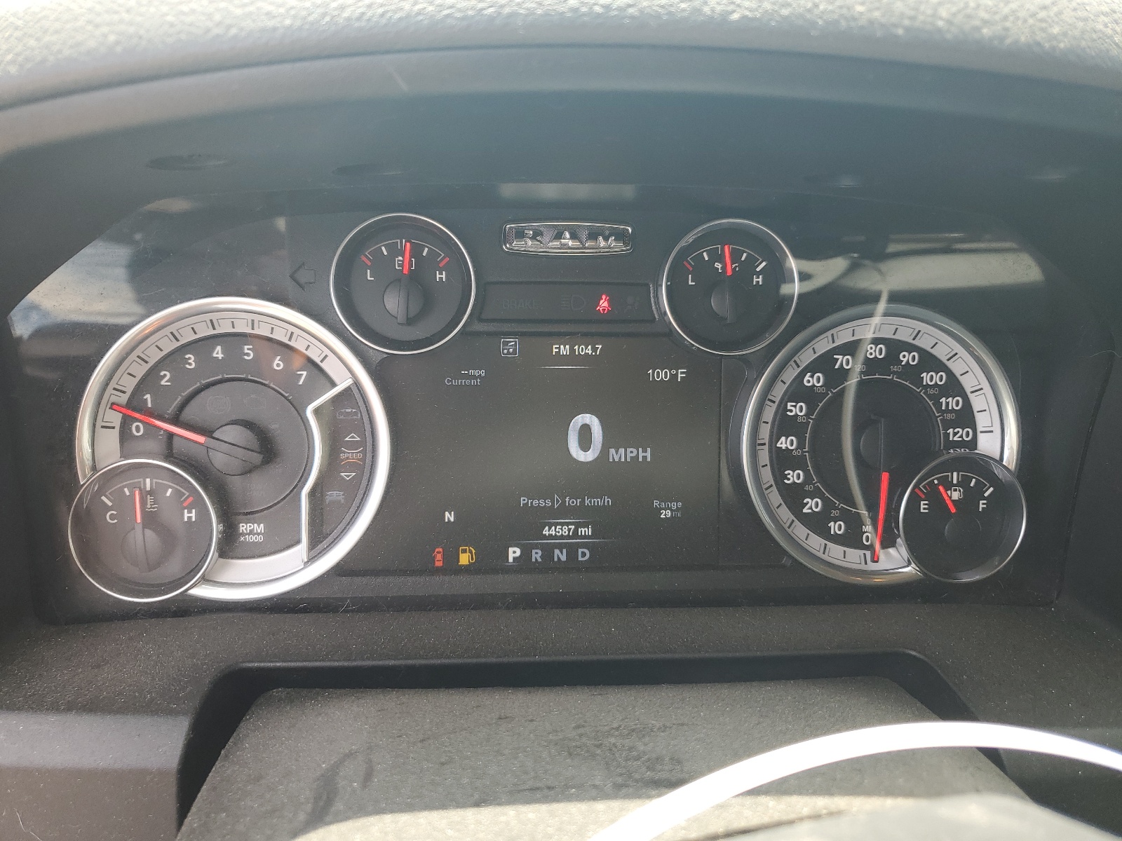 1C6RR7LG0JS293667 2018 Ram 1500 Slt