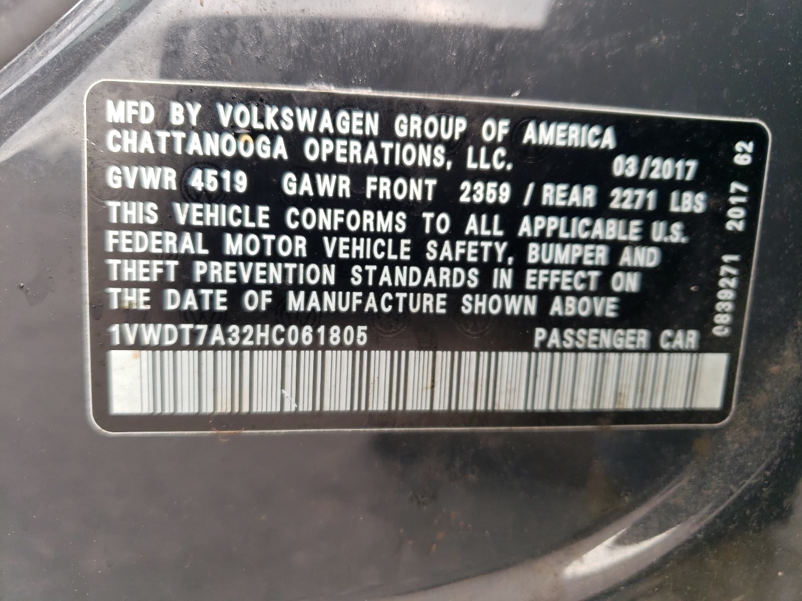 1VWDT7A32HC061805 2017 Volkswagen Passat R-Line