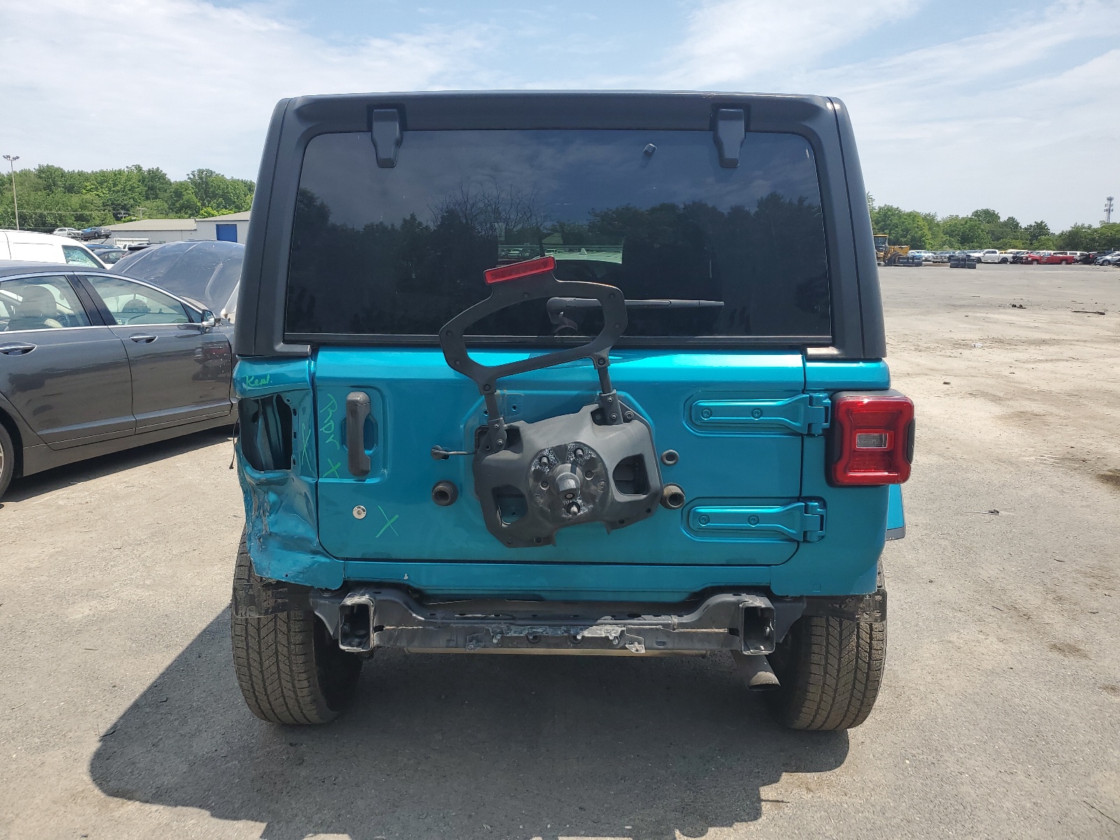 1C4HJXEN9KW630466 2019 Jeep Wrangler Unlimited Sahara