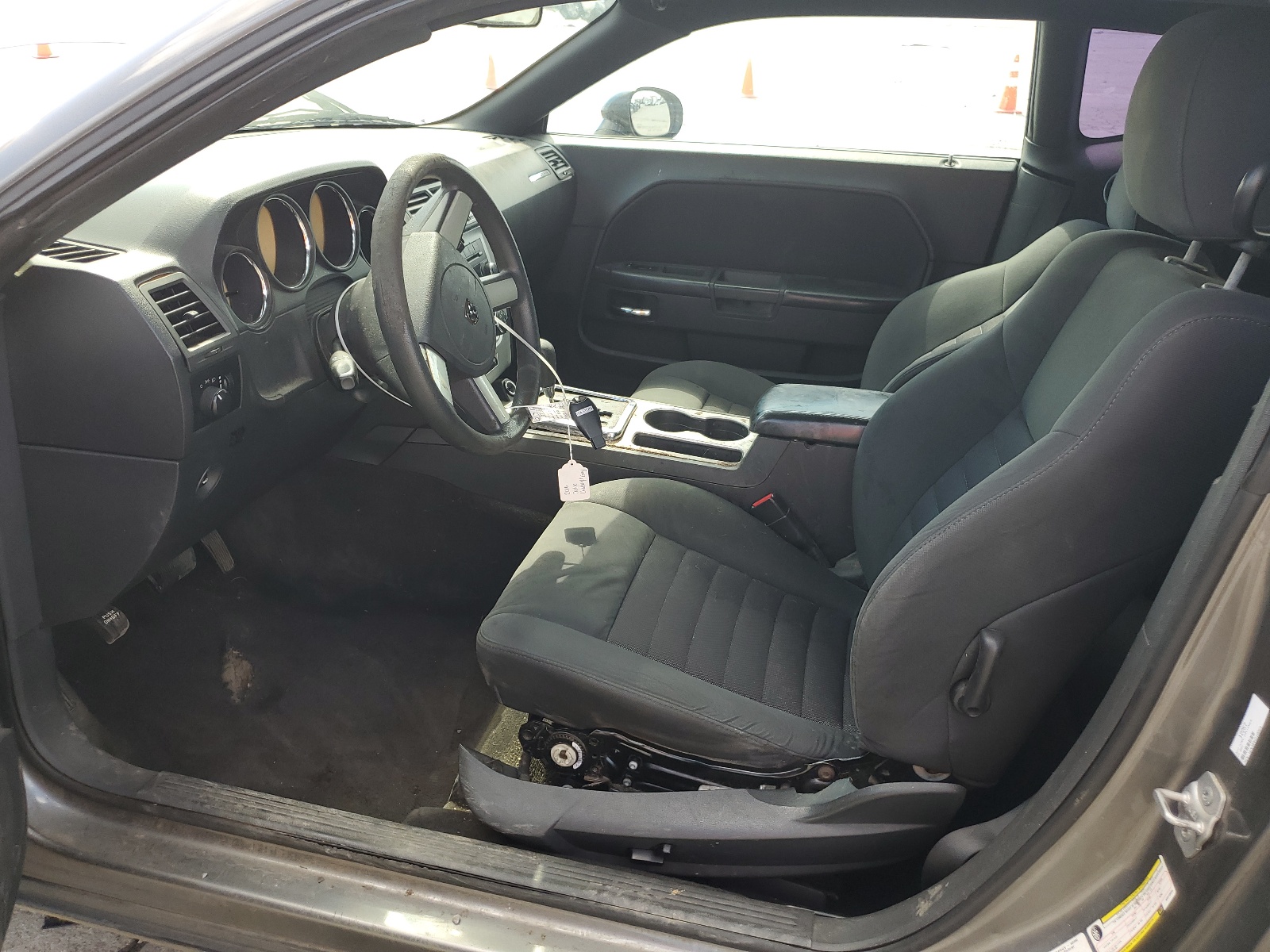 2B3CJ4DV8AH318664 2010 Dodge Challenger Se