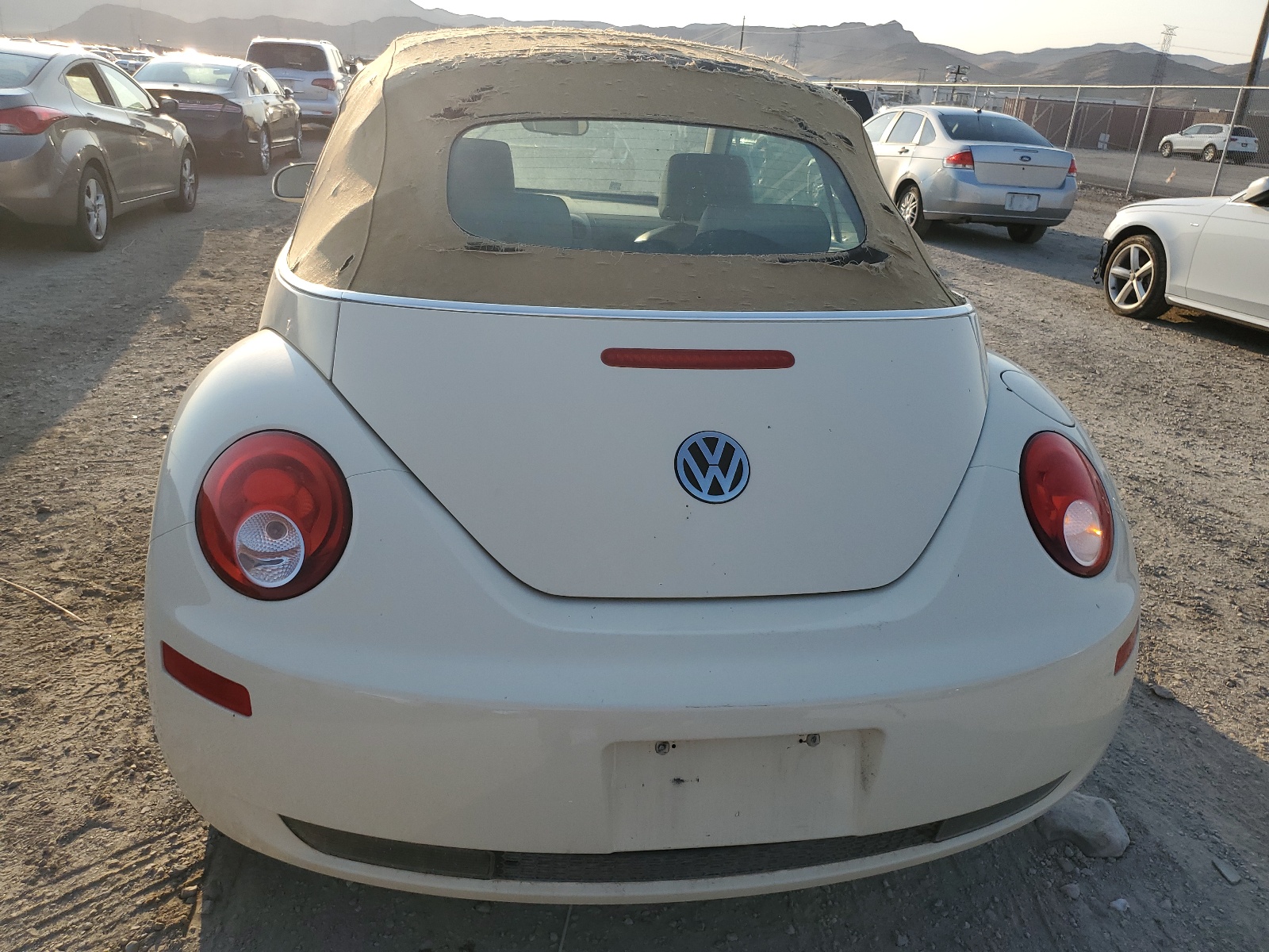 3VWPG31Y88M409711 2008 Volkswagen New Beetle Convertible S