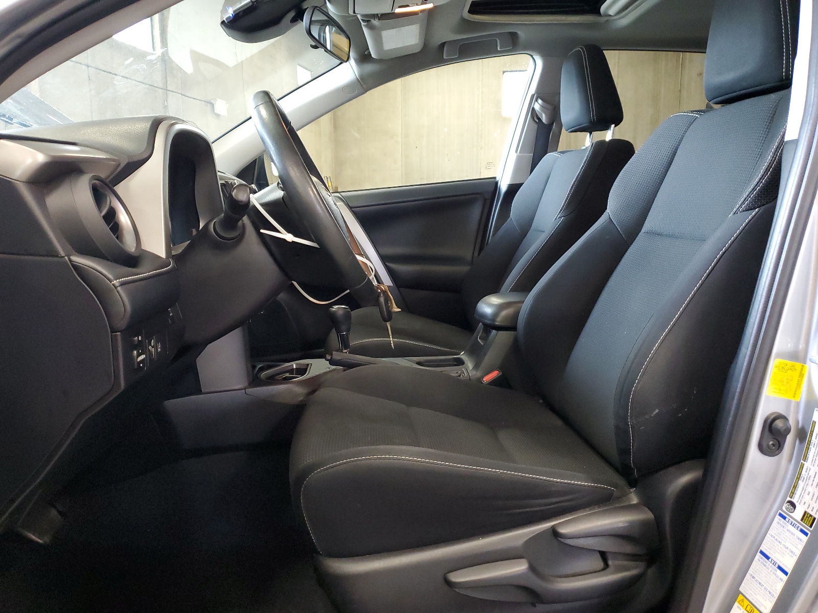 2T3RFREVXHW638648 2017 Toyota Rav4 Xle