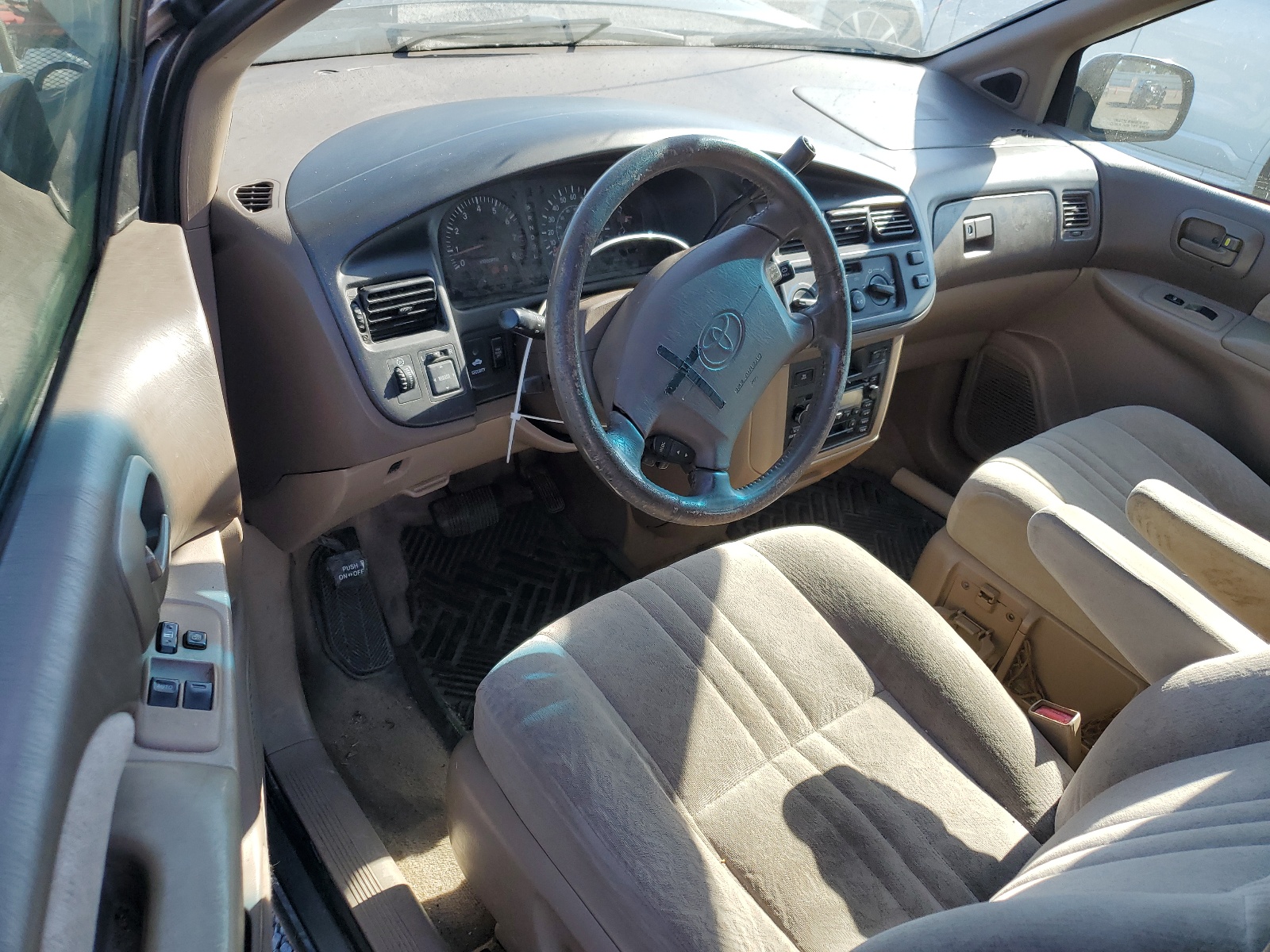 4T3ZF13C8YU243449 2000 Toyota Sienna Le