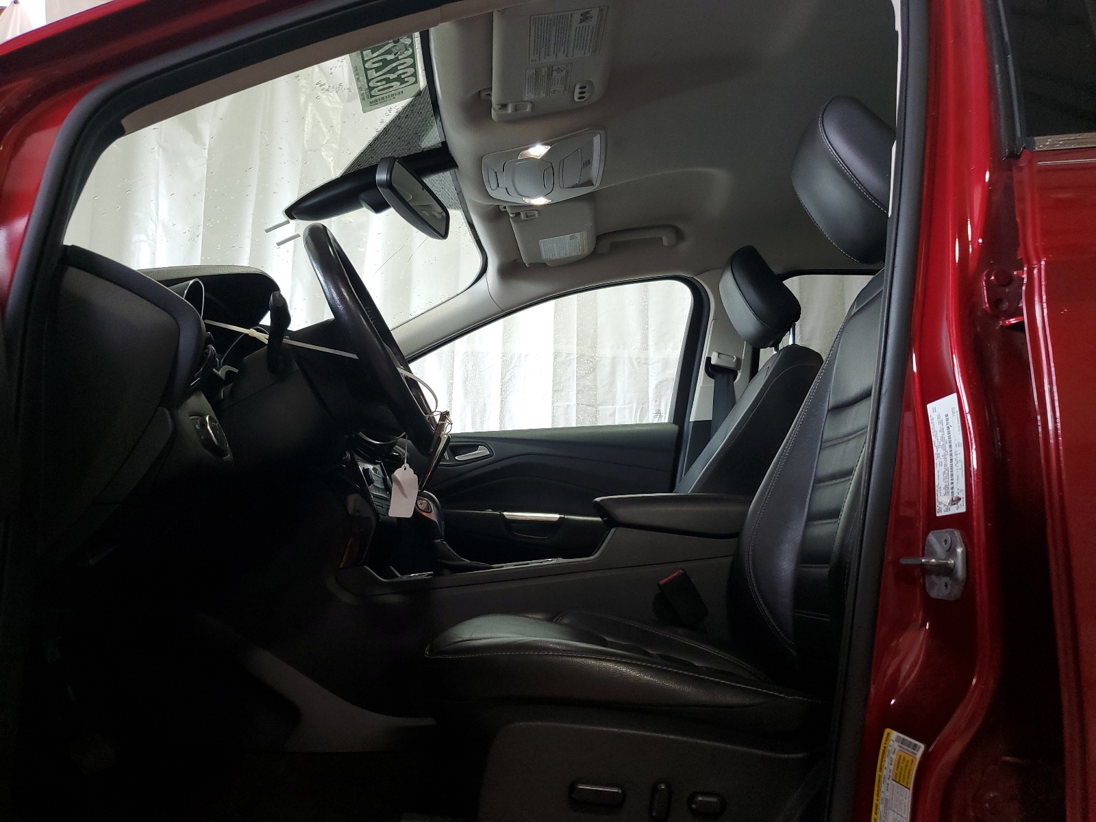 1FMCU9J93KUA98984 2019 Ford Escape Titanium