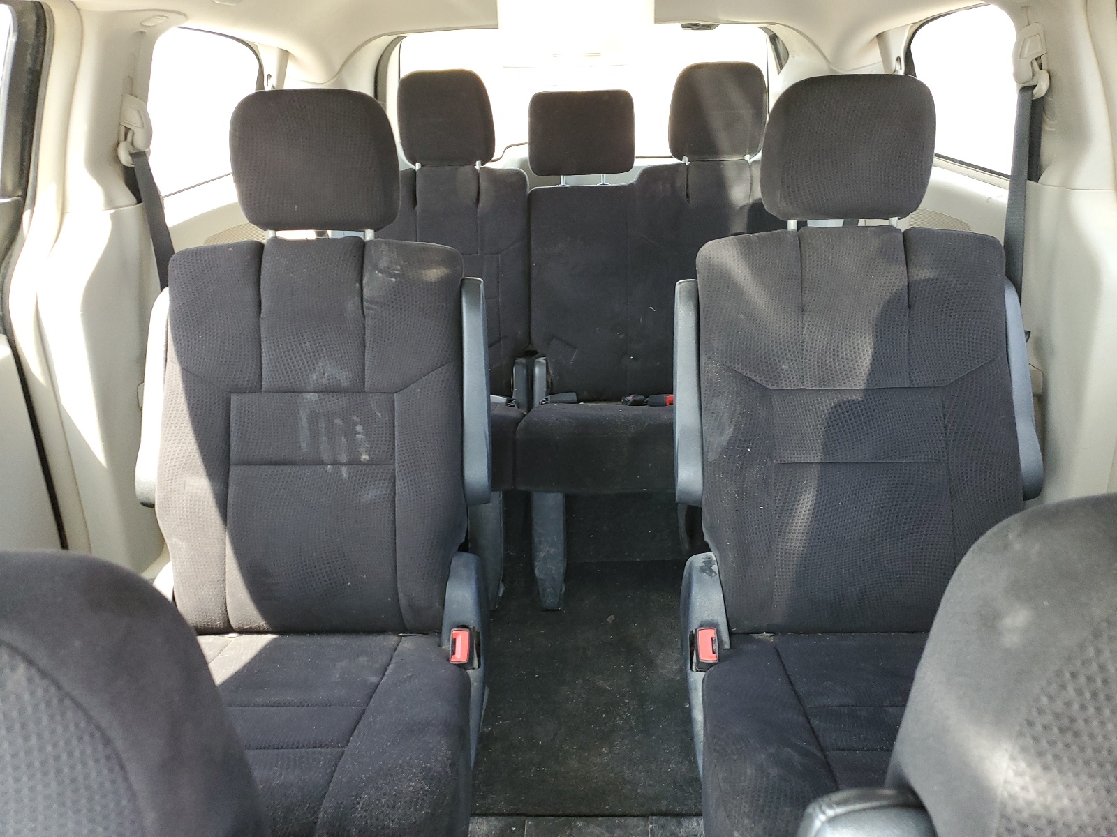 2A4RR5DG2BR631031 2011 Chrysler Town & Country Touring