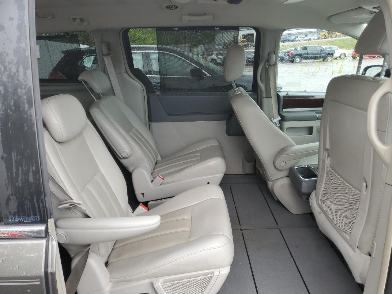 2010 Chrysler Town & Country Touring VIN: 2A4RR5D13AR260536 Lot: 61613464