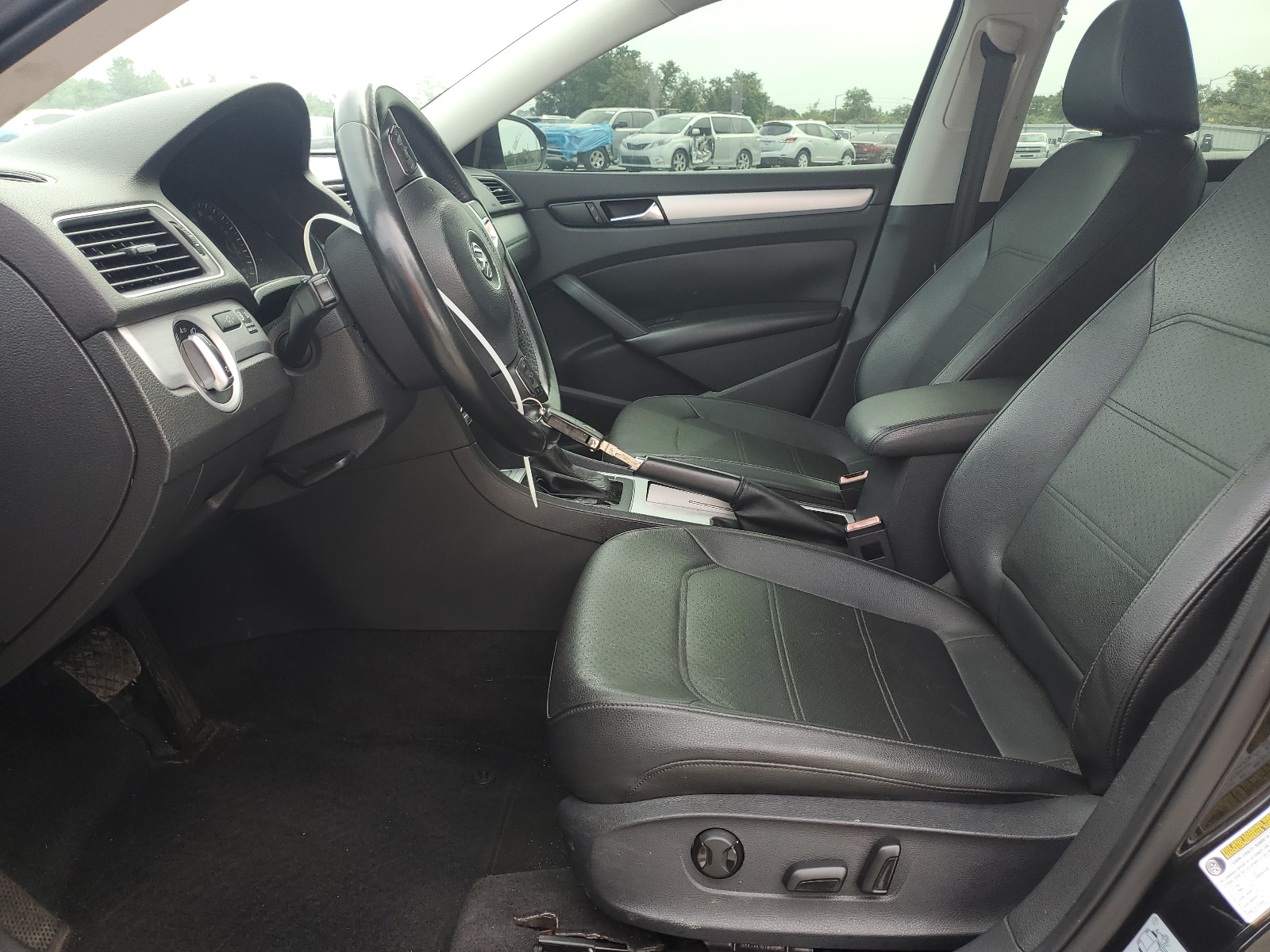 1VWBN7A30CC068309 2012 Volkswagen Passat Se