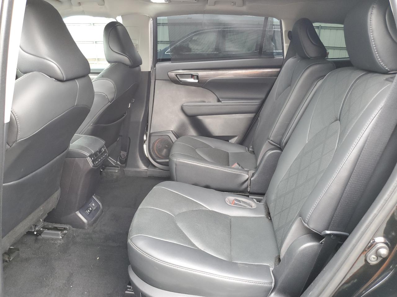 5TDFZRBH7MS084327 2021 Toyota Highlander Platinum