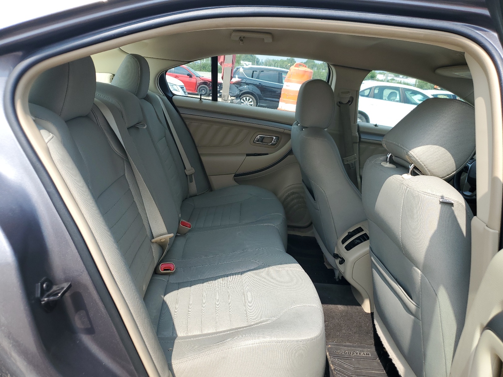 1FAHP2D85EG161250 2014 Ford Taurus Se