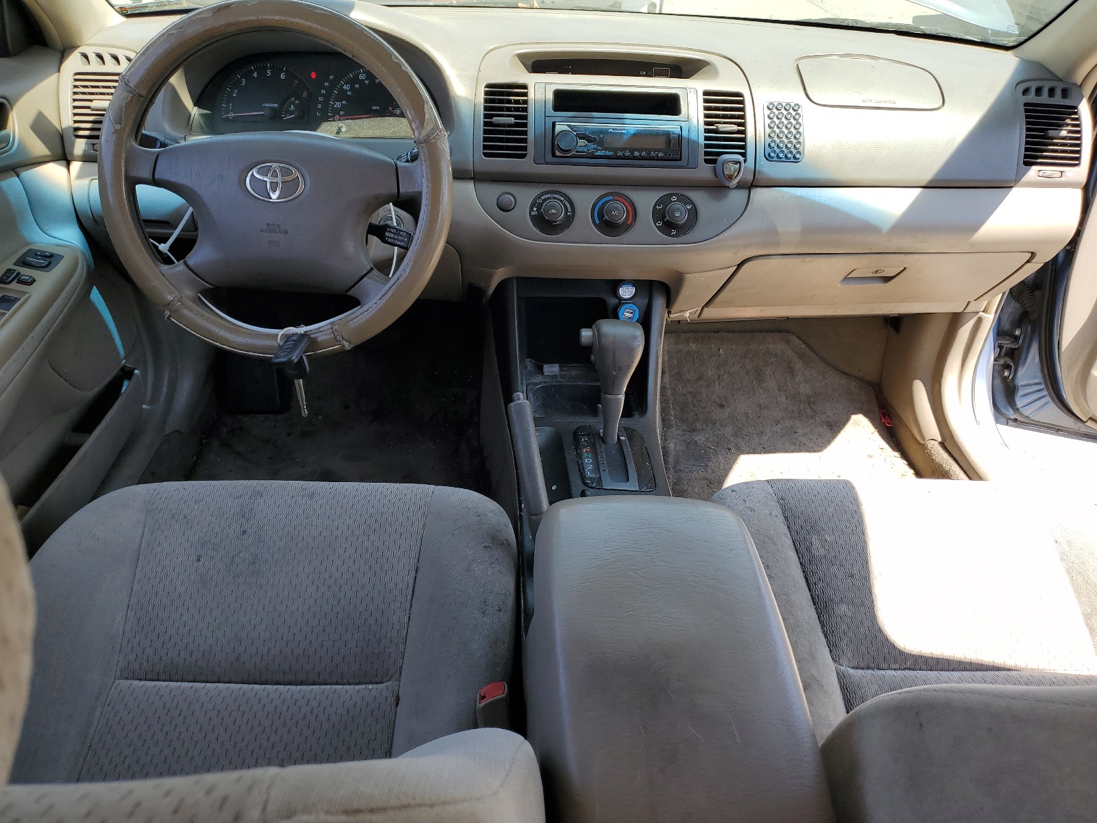 4T1BE30K24U824993 2004 Toyota Camry Le