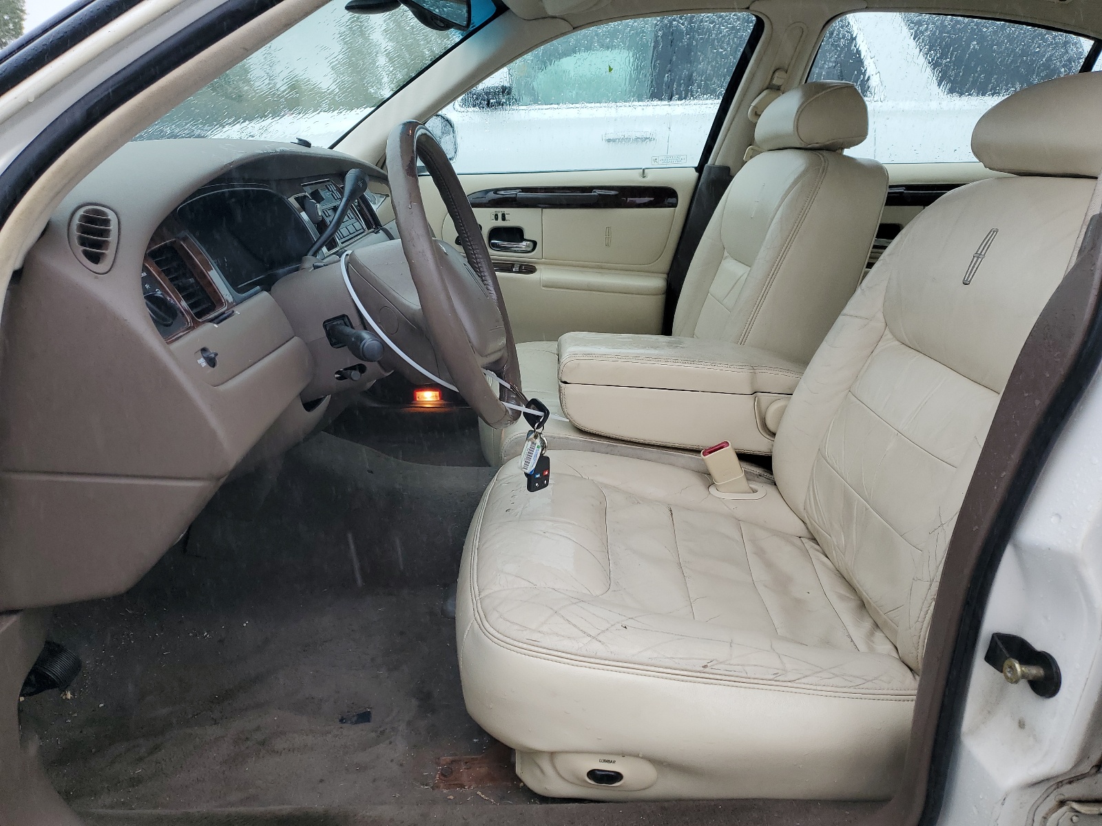 1LNFM82W7WY659875 1998 Lincoln Town Car Signature