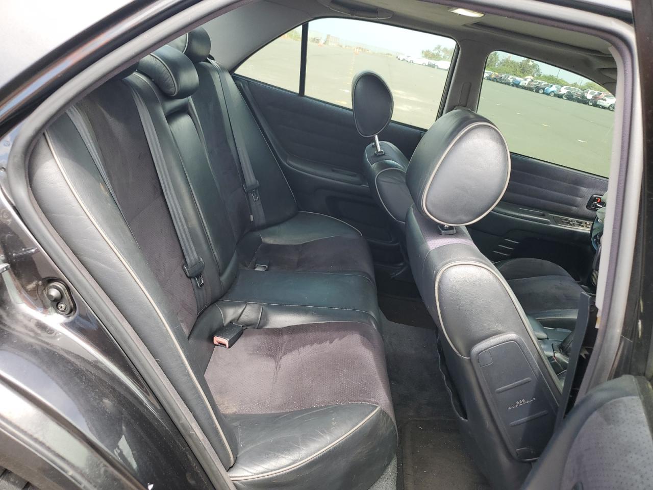 2001 Lexus Is 300 VIN: JTHBD182010032827 Lot: 61570234