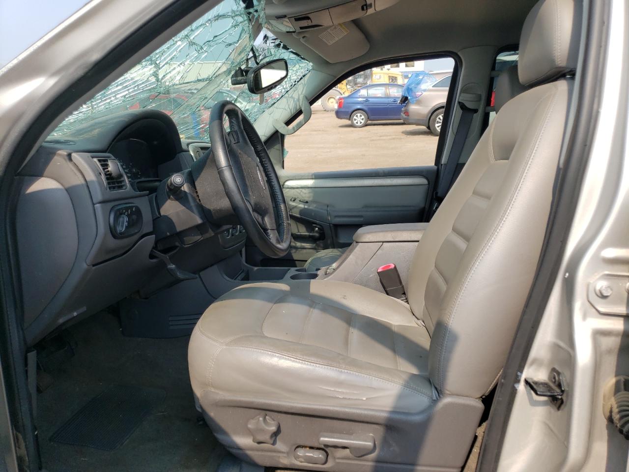 2004 Ford Explorer - Image 7
