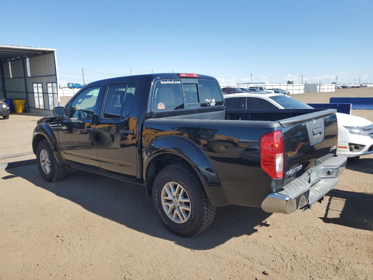 1N6AD0EV8GN779946 2016 NISSAN NAVARA - Image 2