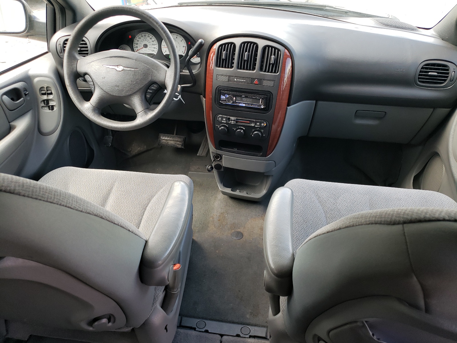 2C4GP44R85R166855 2005 Chrysler Town & Country Lx