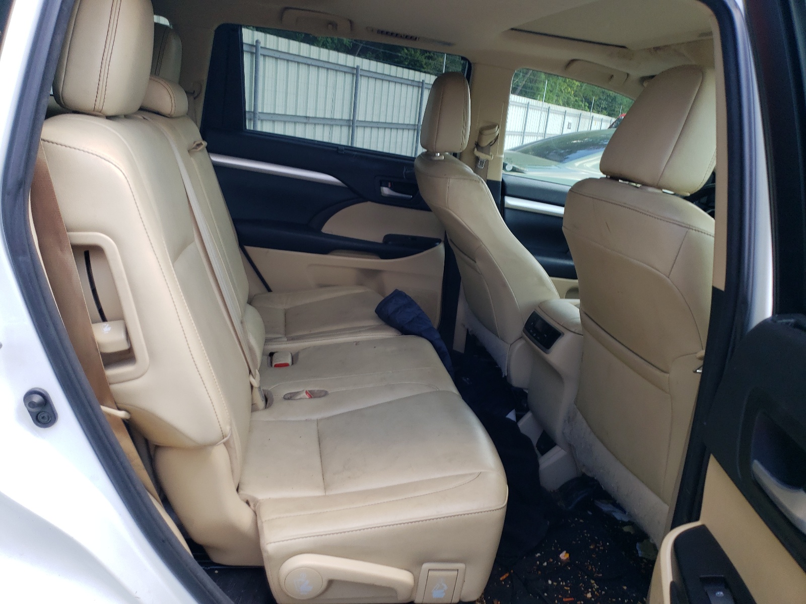 5TDKZRFH7HS513397 2017 Toyota Highlander Se