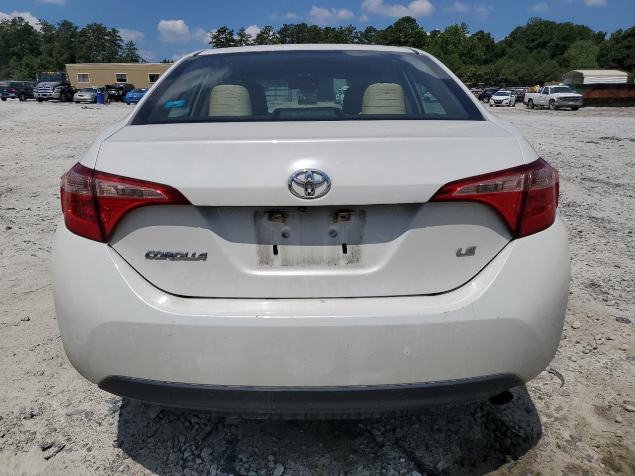 2018 Toyota Corolla L VIN: 5YFBURHEXJP852476 Lot: 61226034