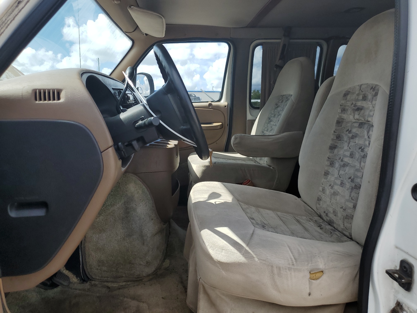 2B6HB11X2YK113185 2000 Dodge Ram Van B1500