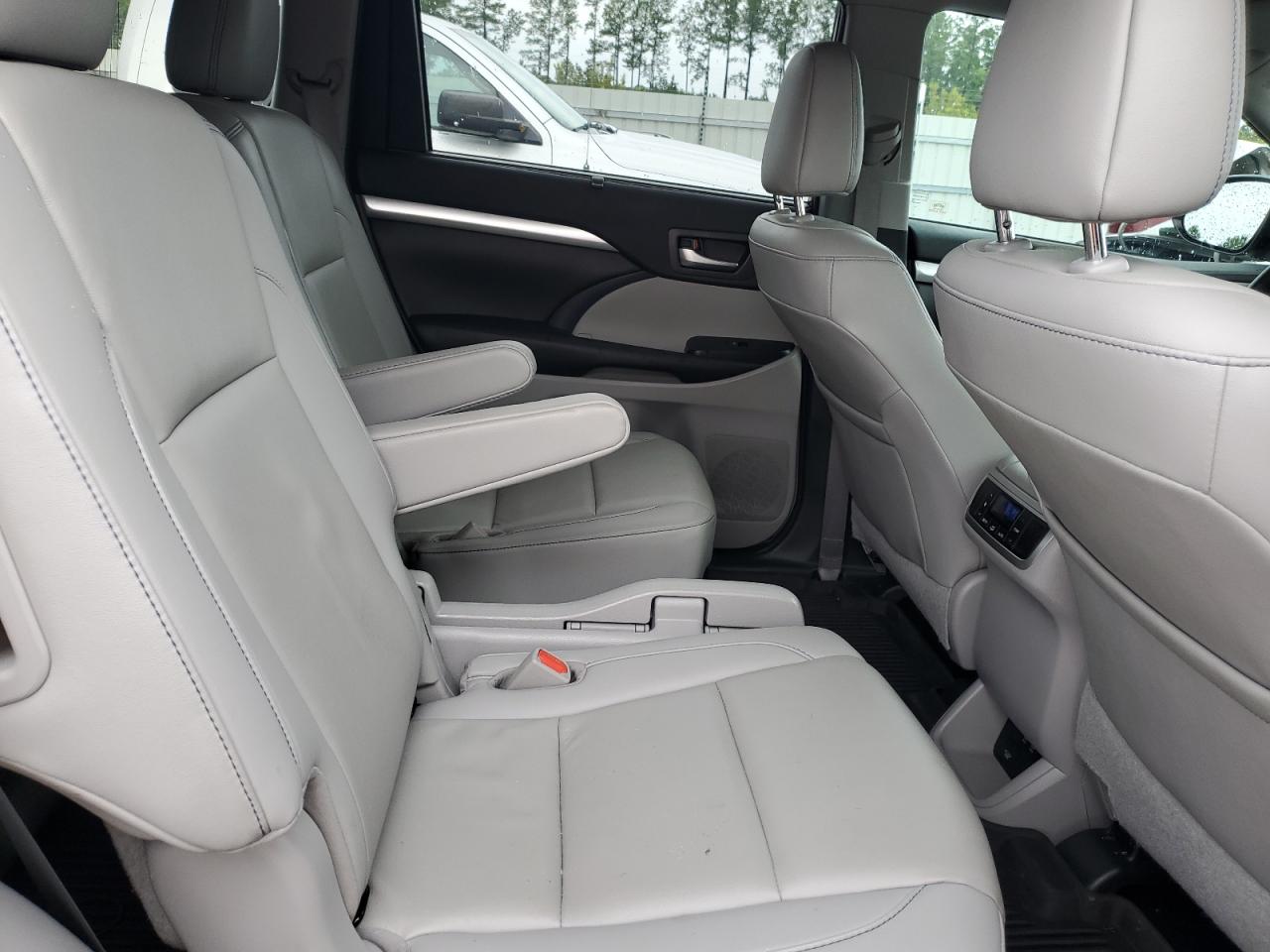 2019 Toyota Highlander Se VIN: 5TDKZRFH3KS332692 Lot: 64644424