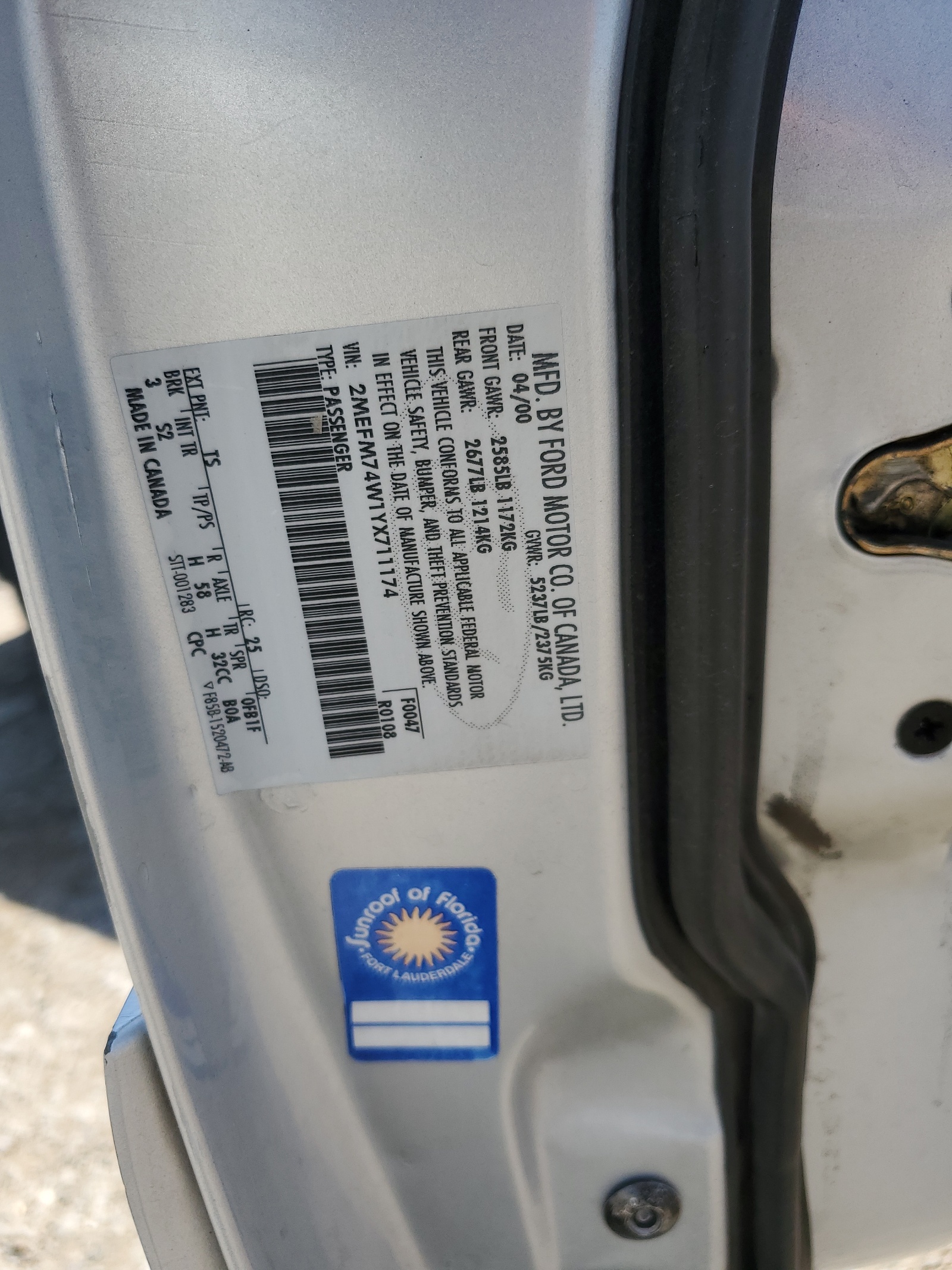 2MEFM74W1YX711174 2000 Mercury Grand Marquis Gs