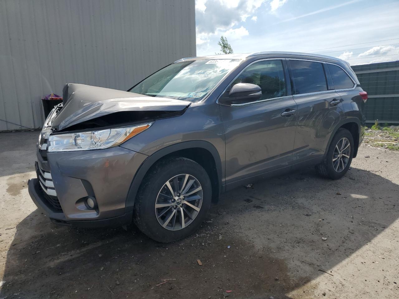 5TDJZRFH9JS866743 2018 TOYOTA HIGHLANDER - Image 1