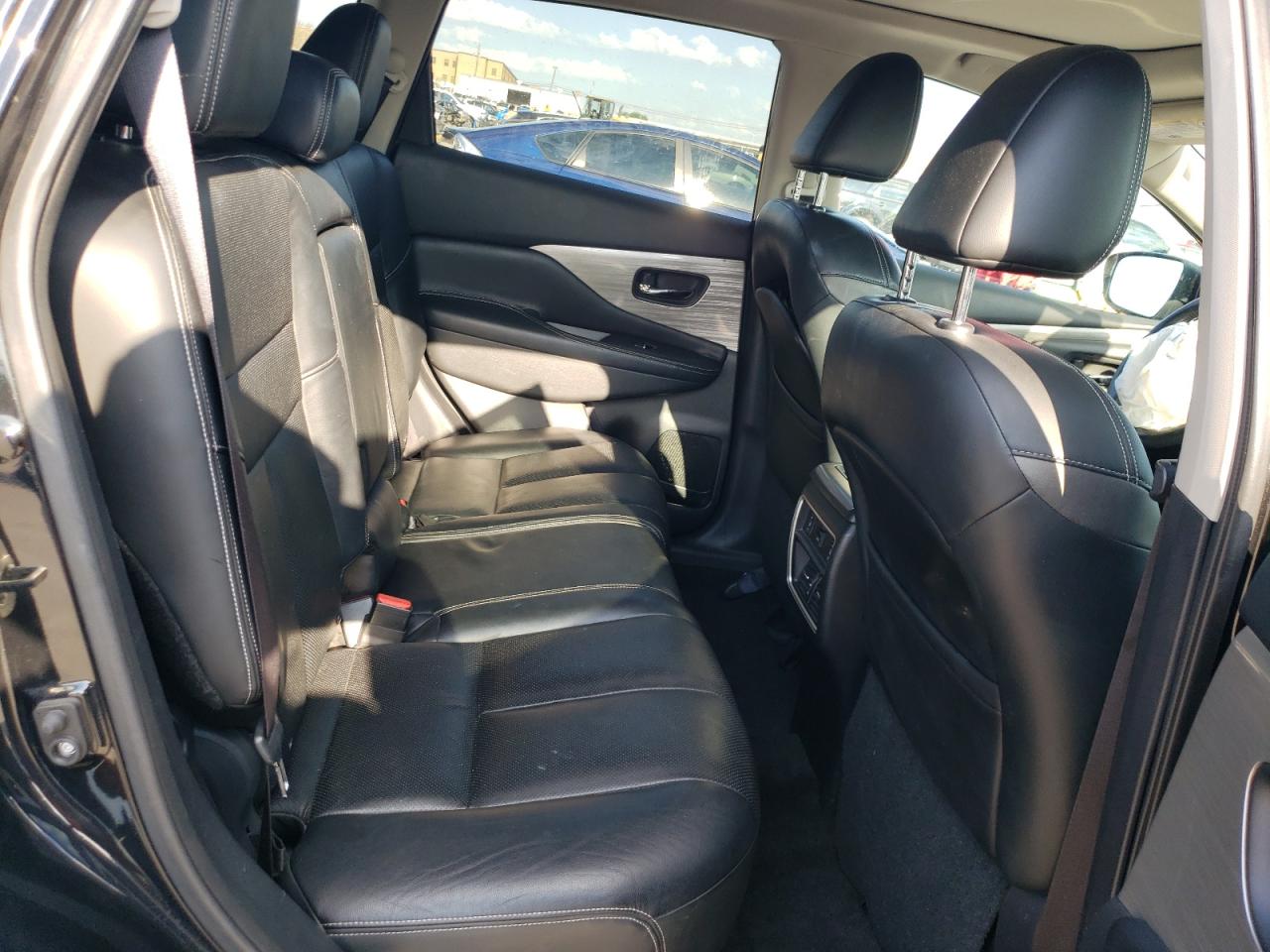 2015 Nissan Murano - Image 11