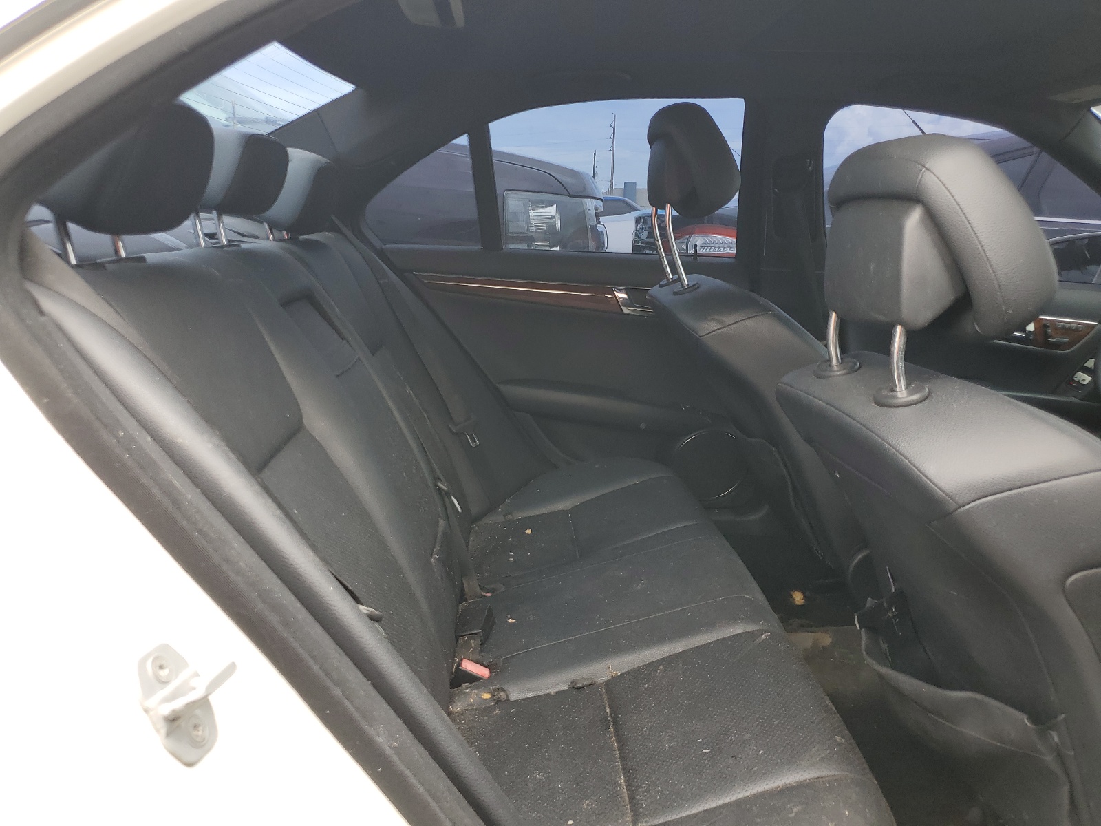 WDDGF5EB5BR135628 2011 Mercedes-Benz C 300